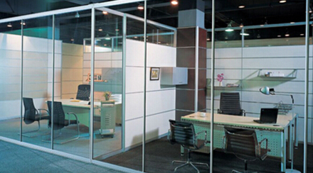 各種辦公隔斷材質(zhì)特點及應(yīng)用